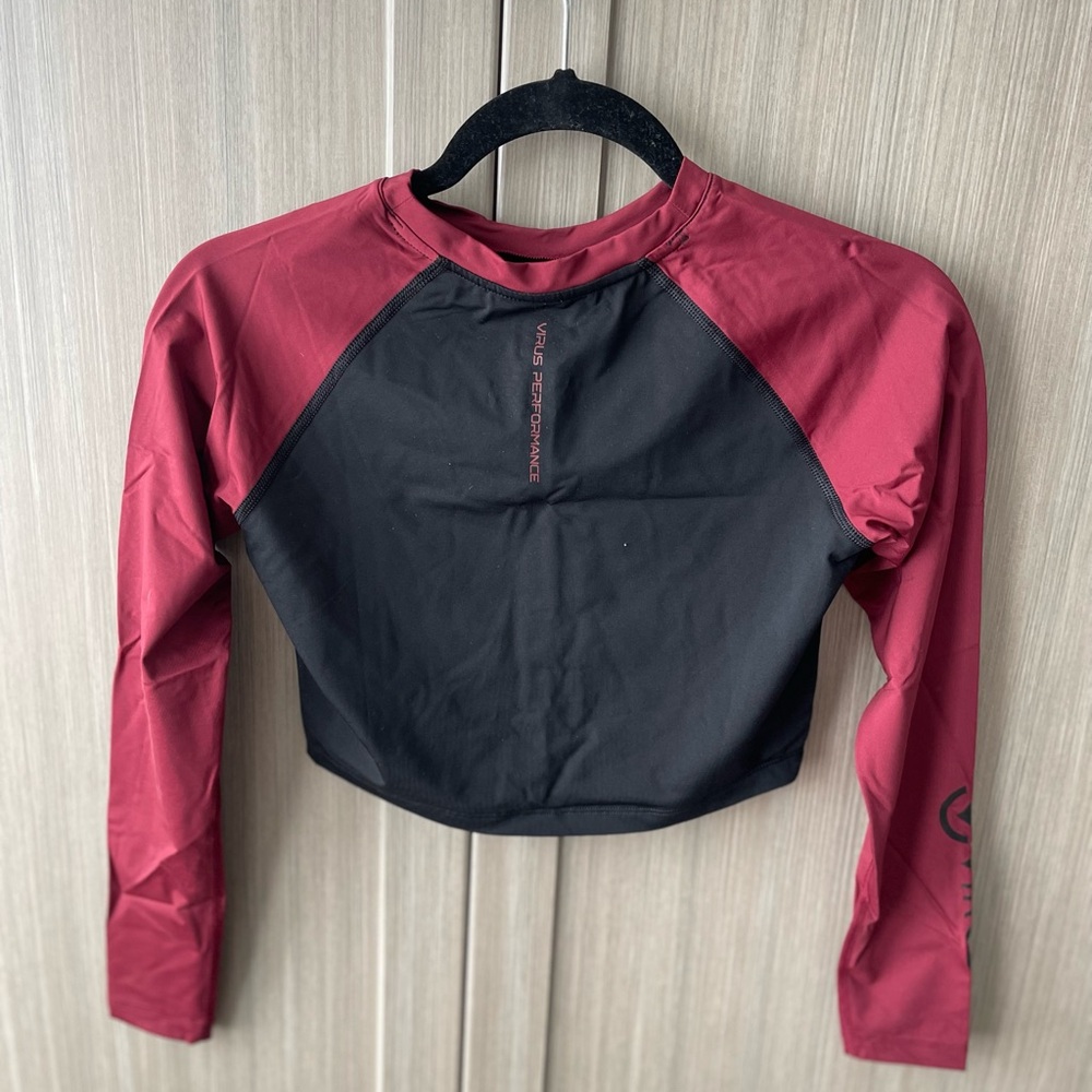 Virus Performance Cropped Long Sleeve Top – Small